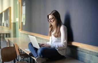 Best Online Colleges: How to Find an Accredited School That Fits Your Life and Goals Best Online Colleges: How to Find an Accredited School That Fits Your Life and Goals