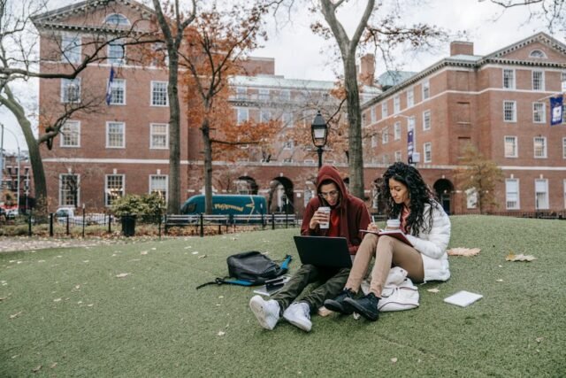 Online Community College: The Smartest Way to Start (or Restart) Your Higher Education - Öne Çıkan Görsel Online Community College: The Smartest Way to Start (or Restart) Your Higher Education