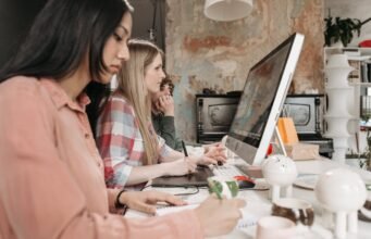 Graphic Design Courses Near Me: Finding the Right Training for Your Skill Level and Career Goals Graphic Design Courses Near Me: Finding the Right Training for Your Skill Level and Career Goals