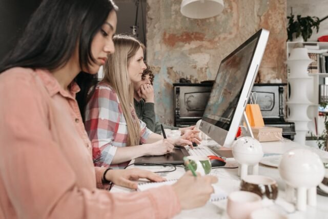Graphic Design Courses Near Me: Finding the Right Training for Your Skill Level and Career Goals - Öne Çıkan Görsel Graphic Design Courses Near Me: Finding the Right Training for Your Skill Level and Career Goals