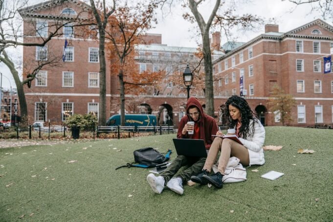 Online Colleges That Accept FAFSA: Your Complete Guide to Federally Funded Online Education Online Colleges That Accept FAFSA: Your Complete Guide to Federally Funded Online Education